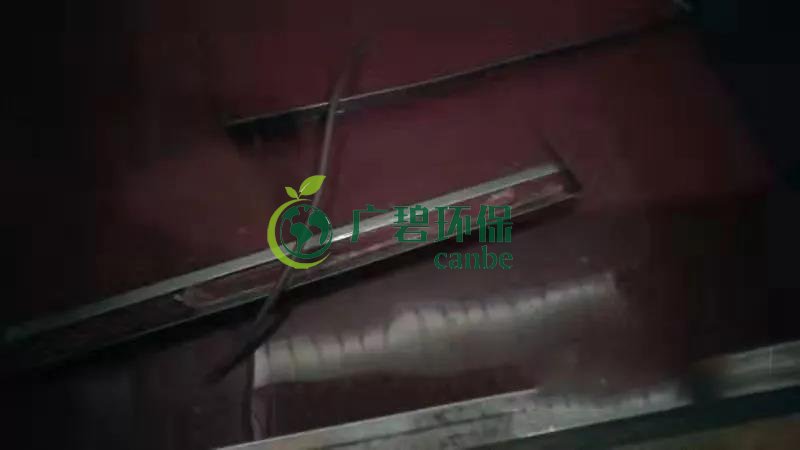 东莞龙背岭惊现“红水河”，一企业涉嫌偷排被立案调查(图2)
